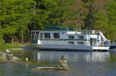 Rainy Lake Houseboats