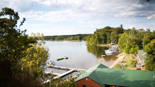 Weddings and Honeymoons at Campfire Bay Resort